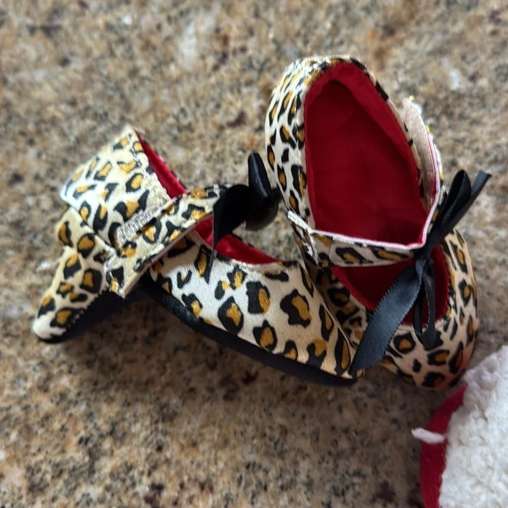 Dearfoams, mudpie, & misc set of 3 baby girl booties. 2 fleece/fleece lined. New